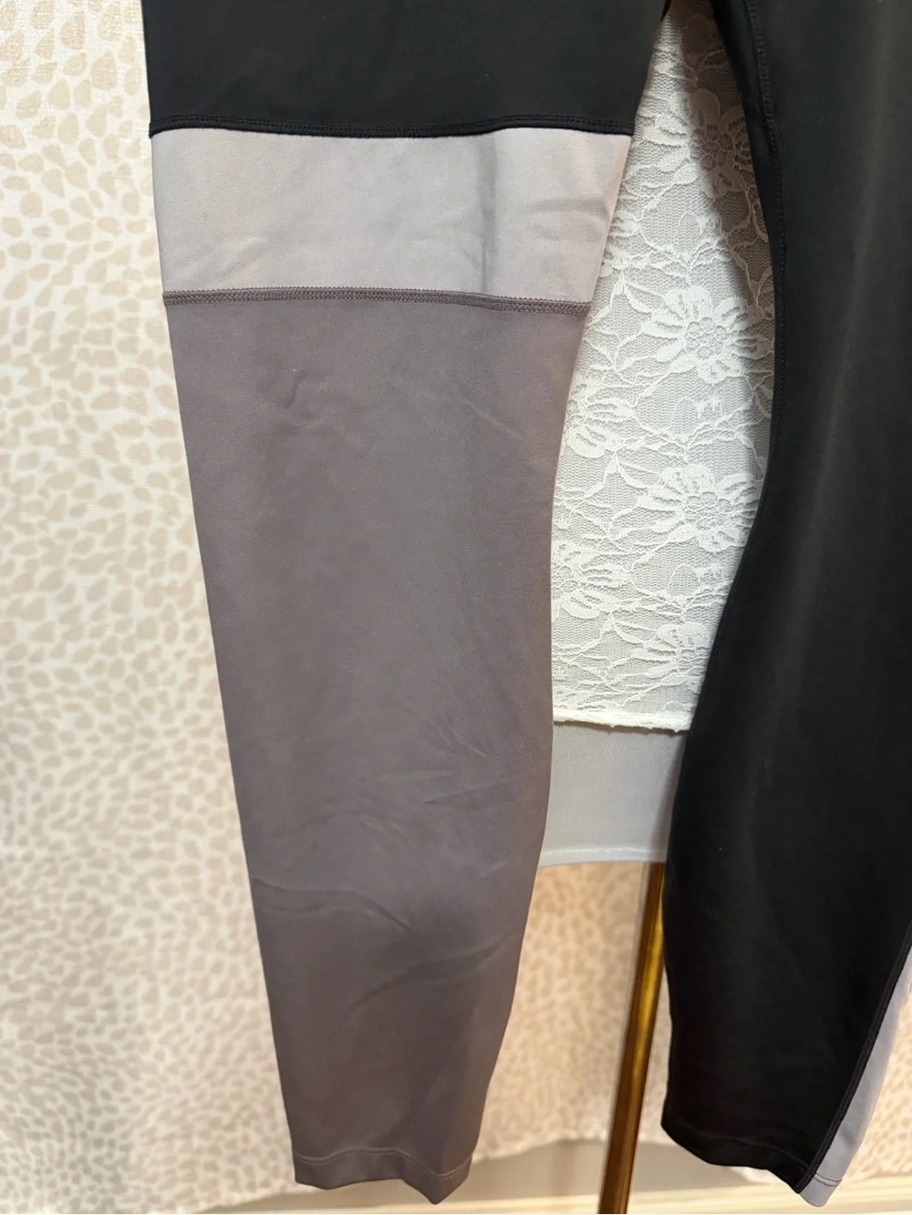 Women’s (Lg) Black and Gray Colorblock Leggings